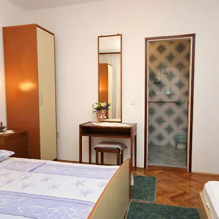 Gornja Vala 4890a 드레베니크