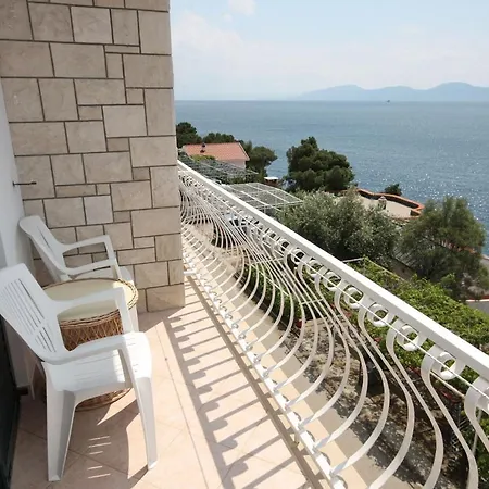 Drvenik Gornja Vala 4890a * Drvenik (Split-Dalmatia)